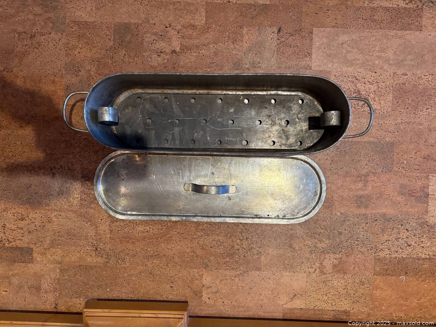 Metal Fish Poacher With Lid And Insert Maxsold metal-fish-poacher-with-lid-and-insert-maxsold