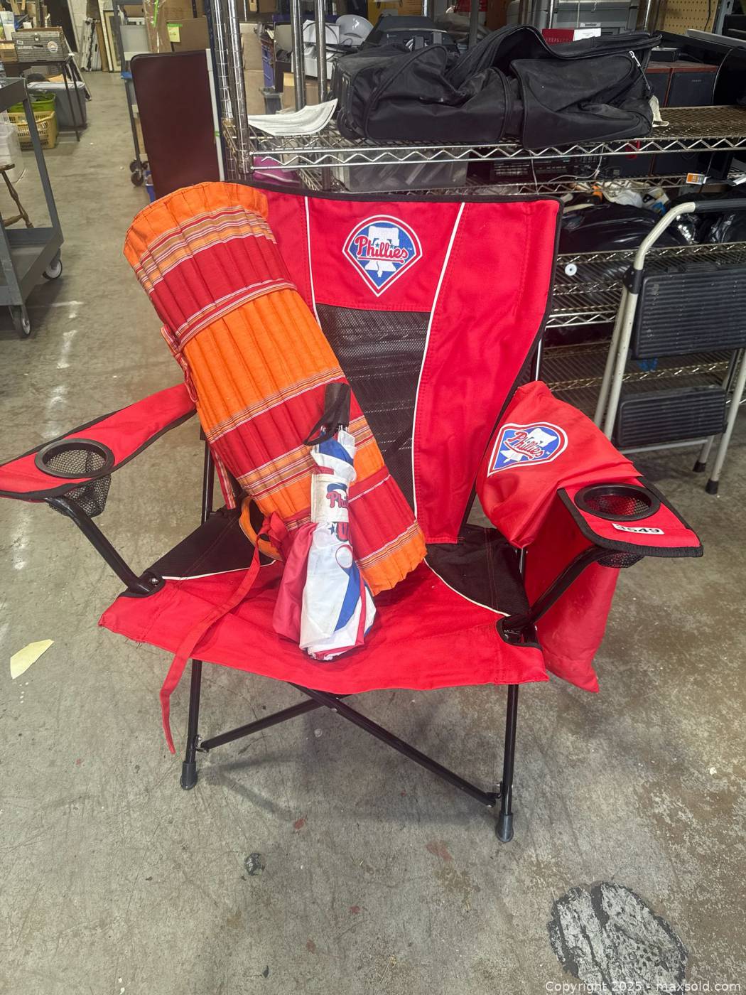 Philadelphia Phillies Folding Chair with Vintage Umbrella and Yoga Mat ...