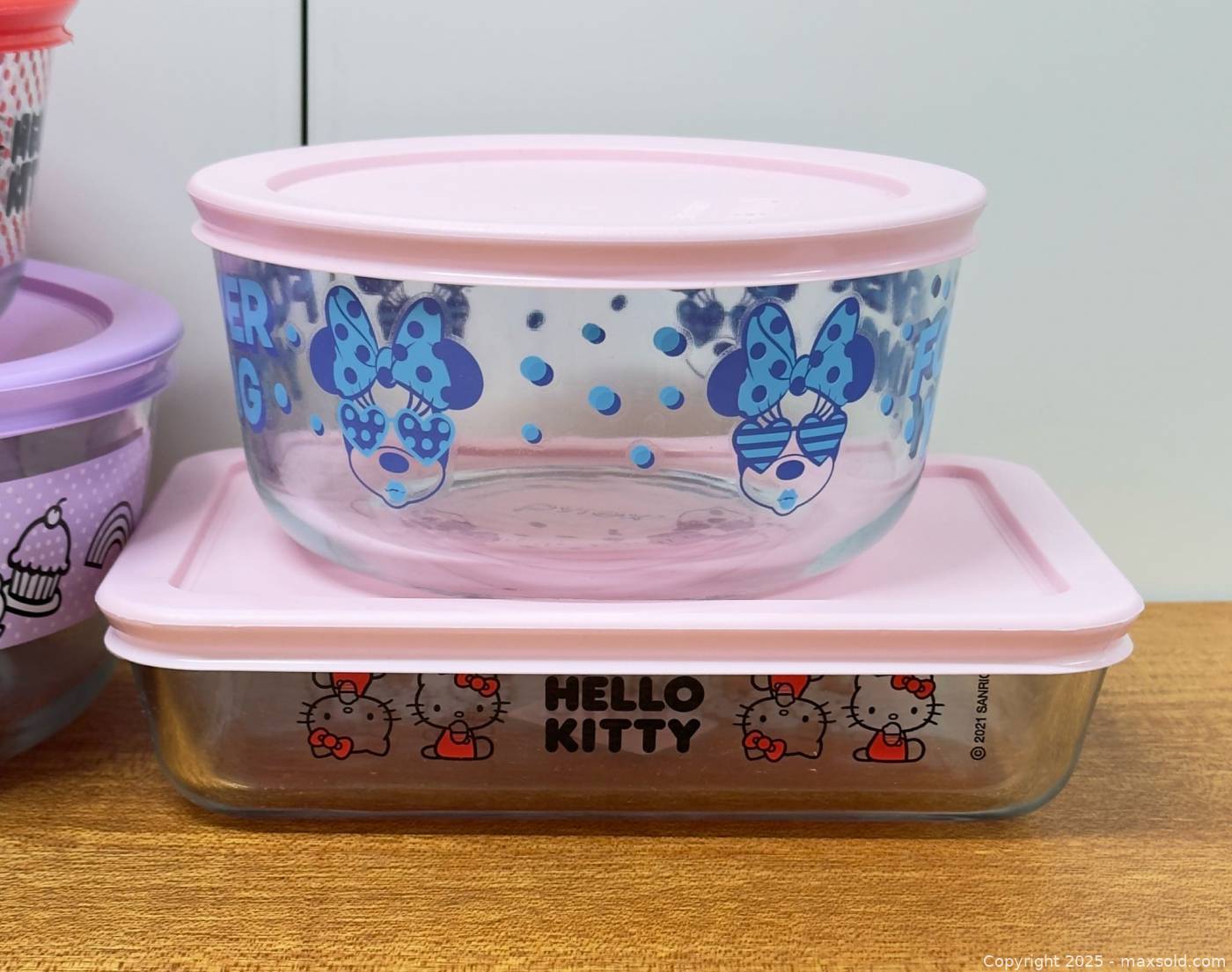 Pyrex Hello Kitty & Minnie storage bowls | Maxsold