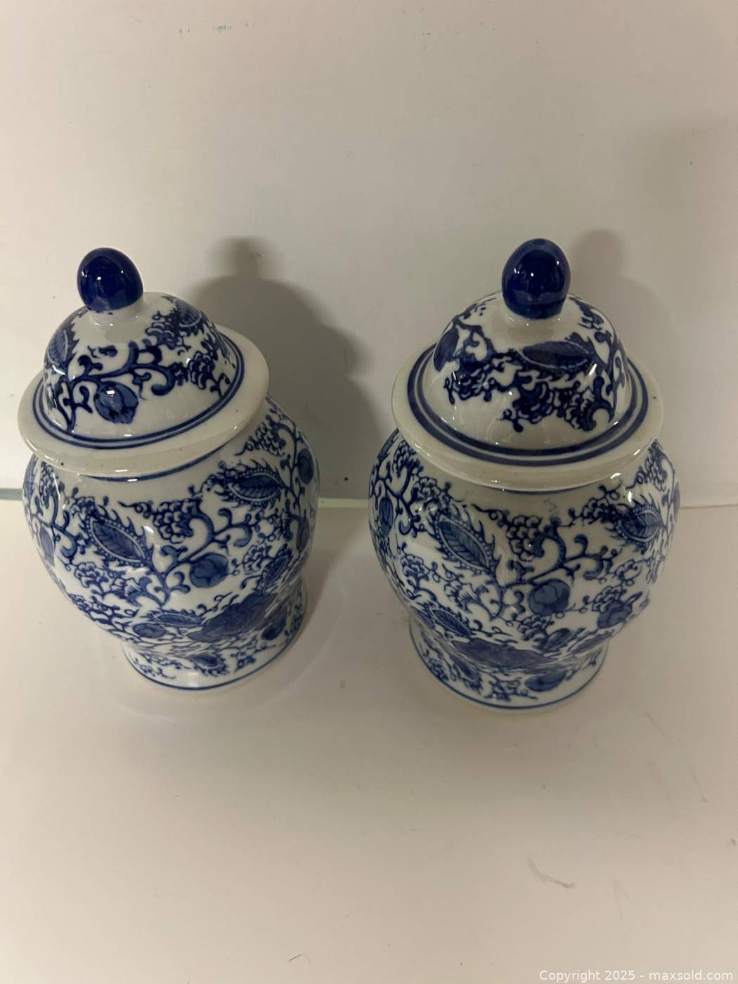 pair-of-blue-and-white-porcelain-ginger-jars-maxsold