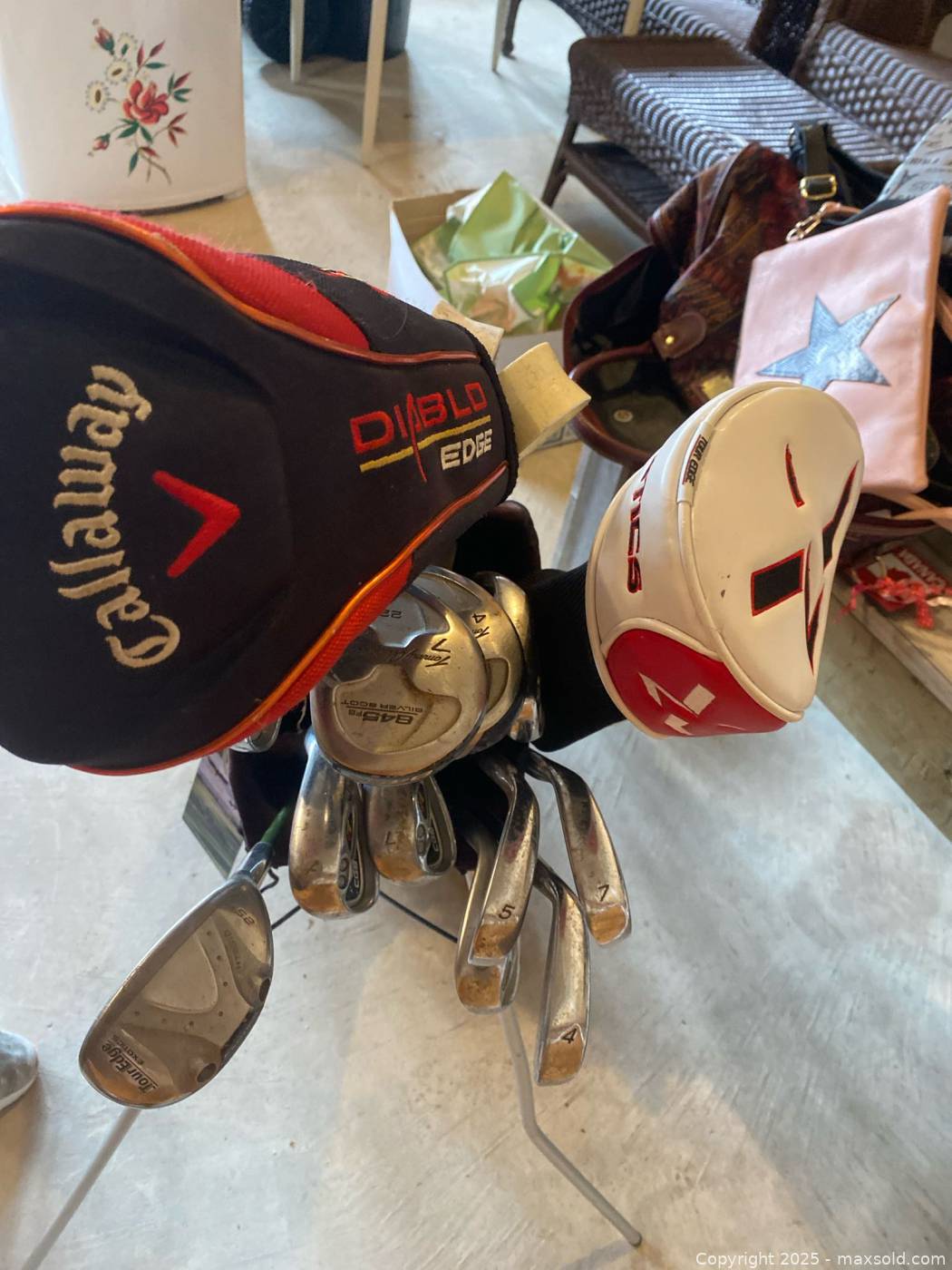 Nike Golf Bag Mixed Right hand Clubs 3 Headcovers Maxsold nike-golf-bag-mixed-right-hand-clubs-3-headcovers-maxsold