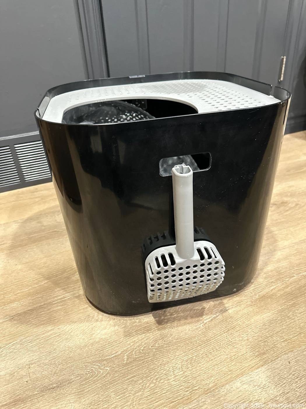 Modkat black top-entry cat litter box with scoop and liners | Maxsold