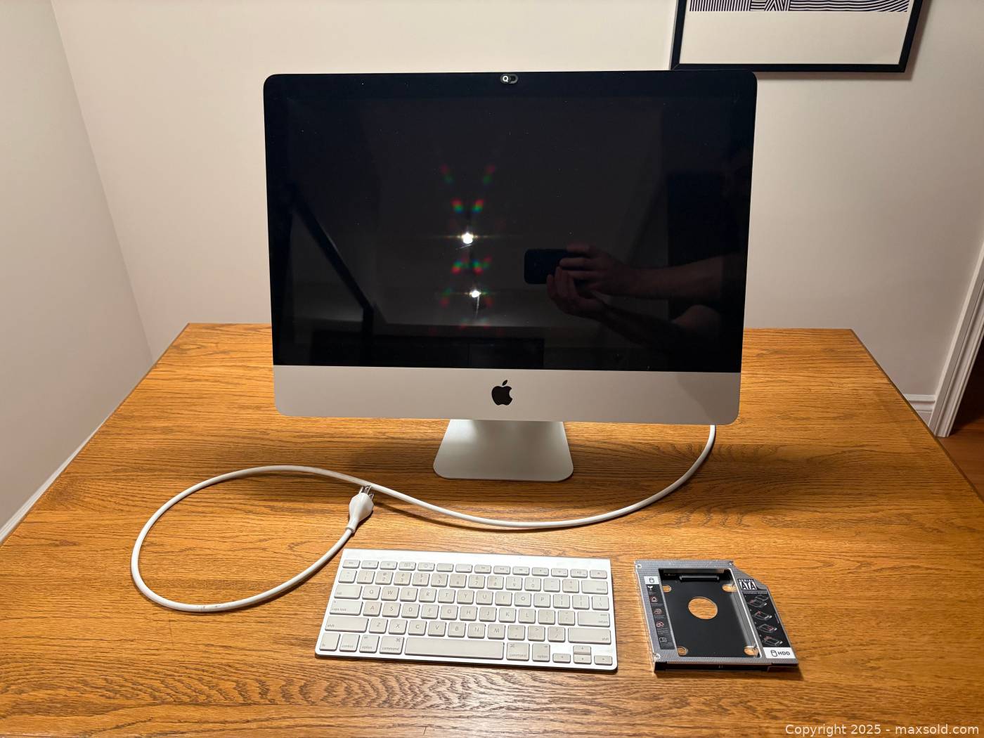 Apple iMac 21.5-Inch Late 2009 with Keyboard | Maxsold