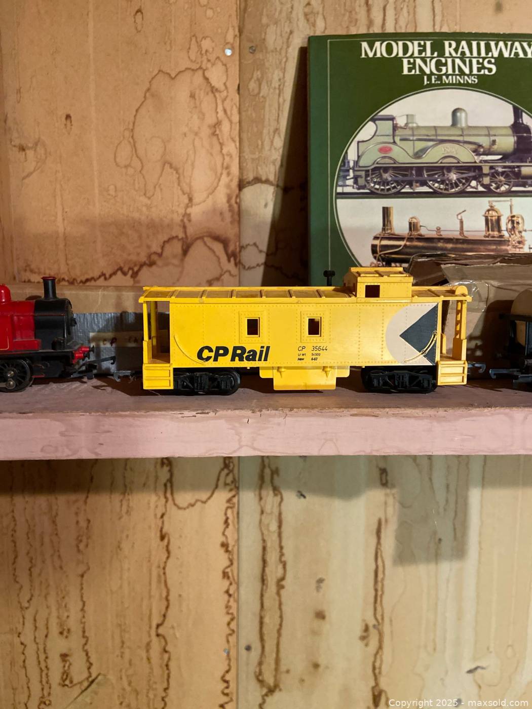 HO Scale Locomotive, Cars & Railway Book | Maxsold
