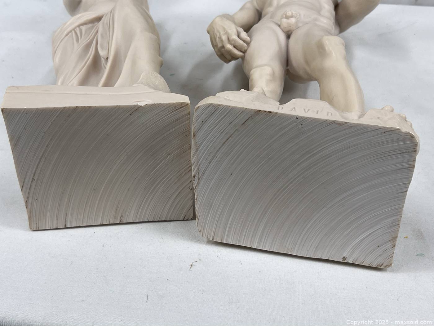David and Venus de Milo 24-in statues | Maxsold