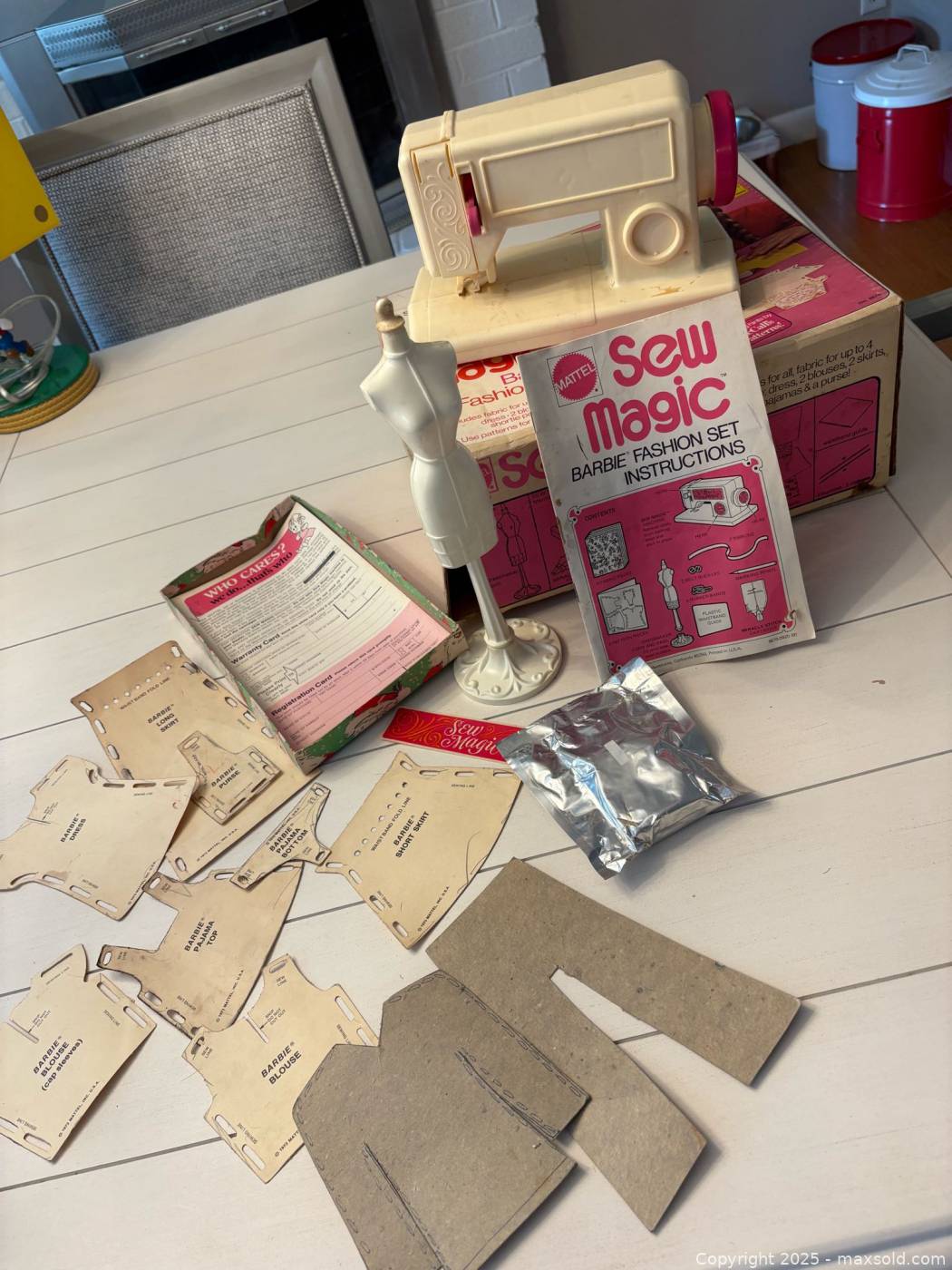 1973 Mattel Barbie Sew Magic Toy Sewing Machine Set | Maxsold