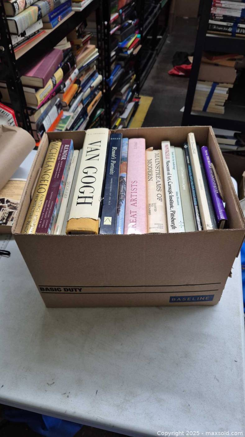 Box of art reference books | Maxsold