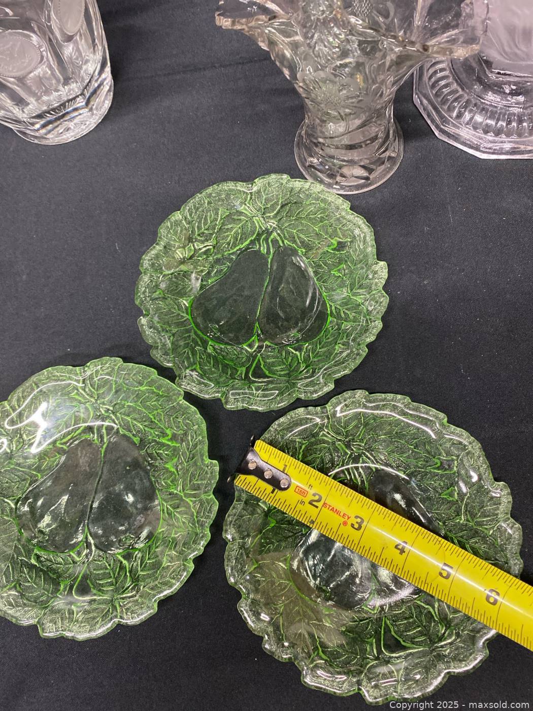 Collectible glassware assortment | Maxsold