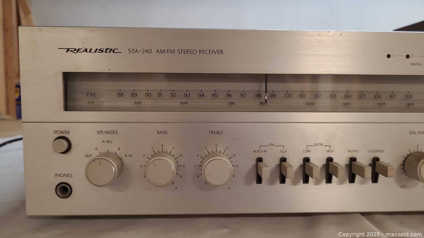 Re Receiver Instruments Realistic STA-240 AM/FM Stereo Receiver | Maxsold