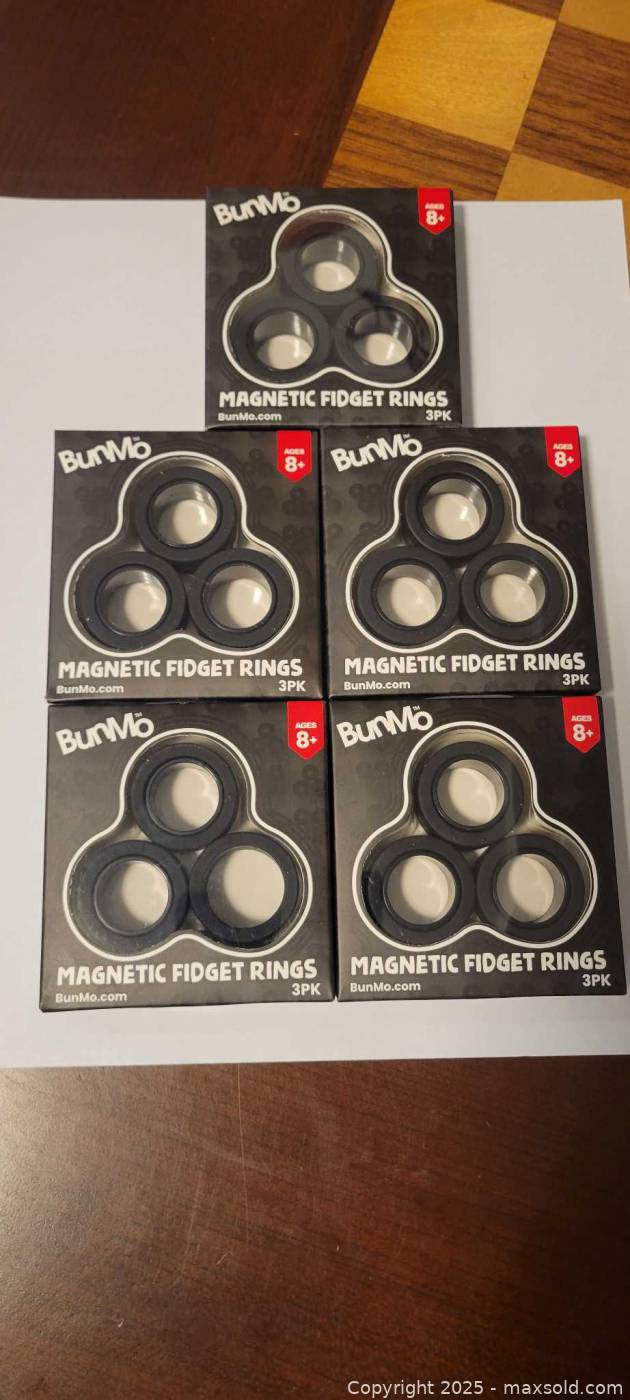 BunMo Magnetic Fidget Rings, 5 sealed 3-packs | Maxsold