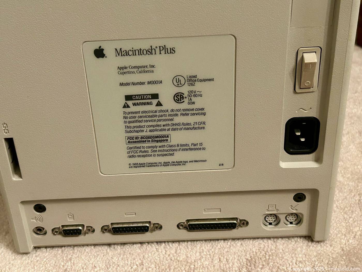 Vintage Apple Macintosh Plus computer setup | Maxsold