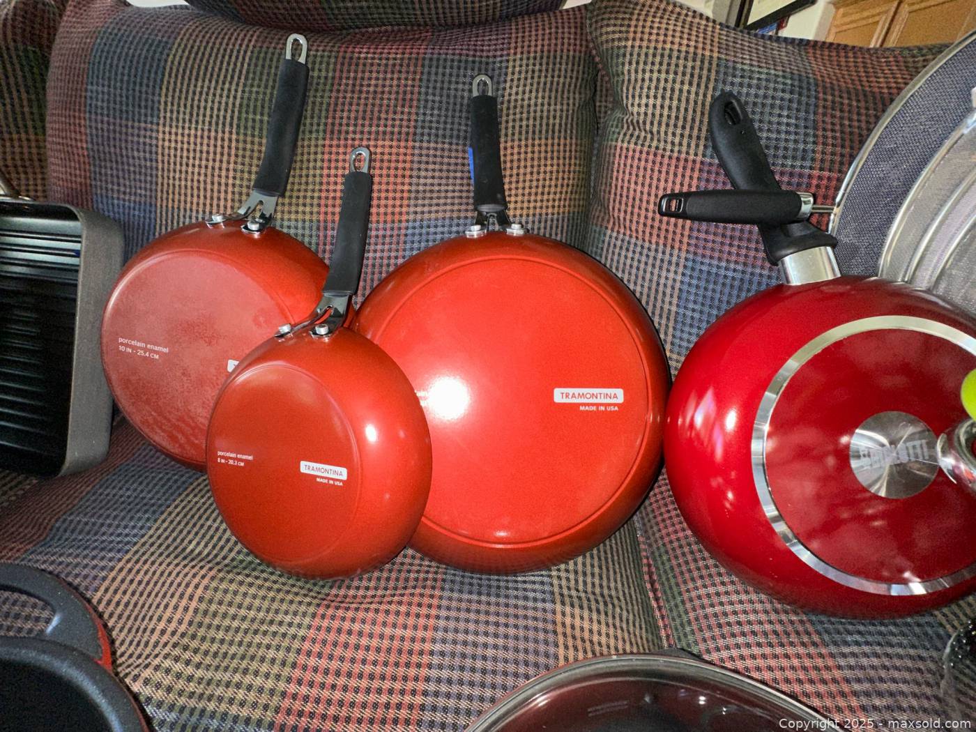 Mixed Cookware And Bakeware Lot, 30–35 Pieces | Maxsold