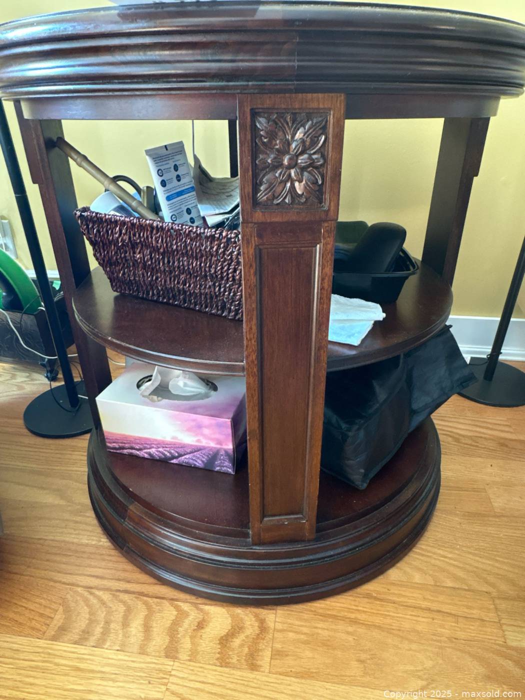 Ethan Allen round library table | Maxsold