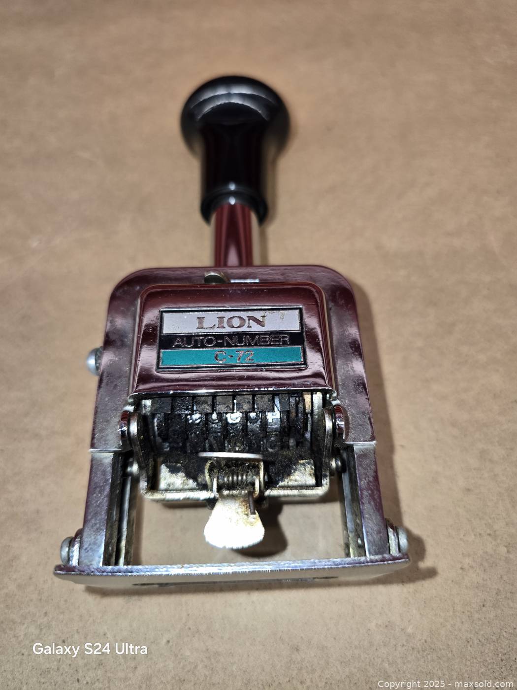 Lion Auto-Numbering Stamp | Maxsold