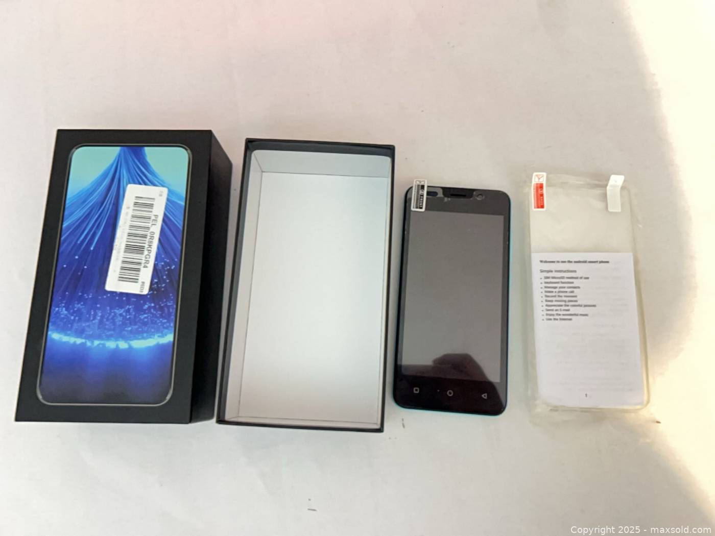 Unknown smartphone with box and accessories | Maxsold