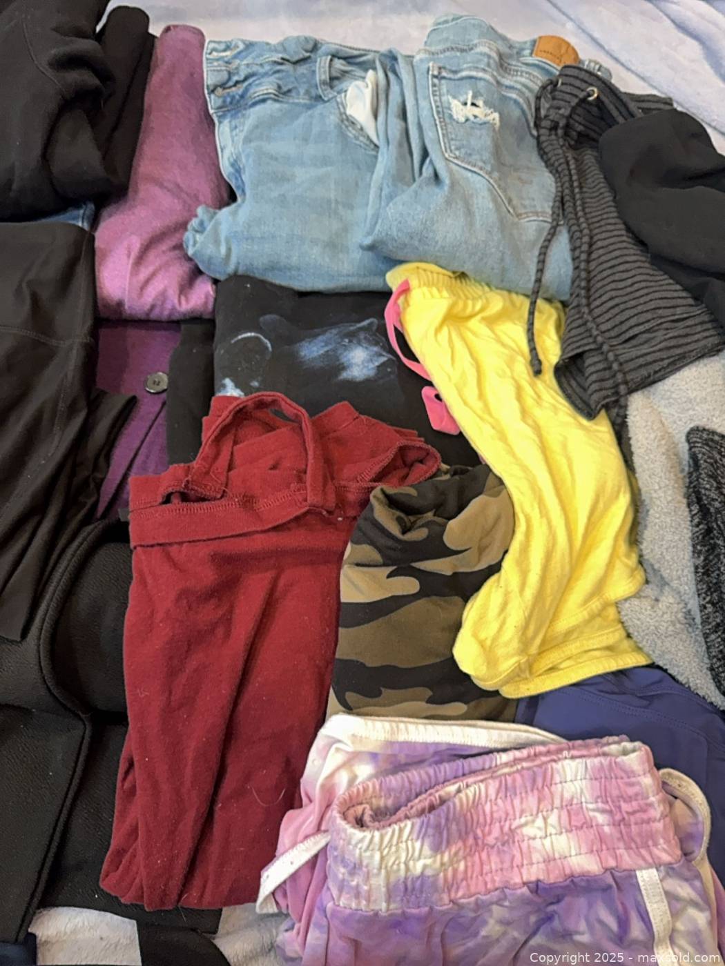 Women’s clothing assortment L-XL | Maxsold