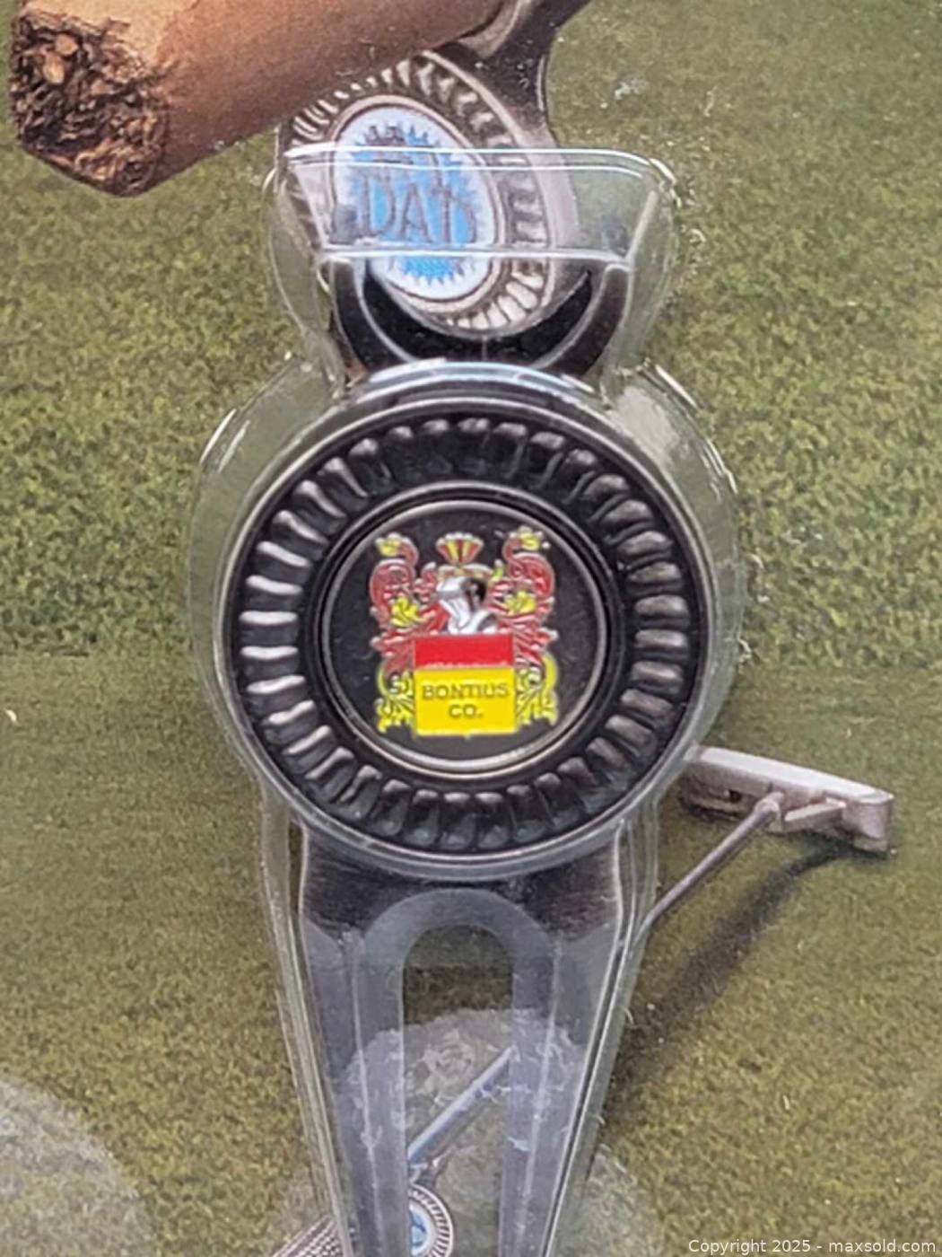 Exelys BreakMaster reader, St Andrews golf balls, cigar clip | Maxsold
