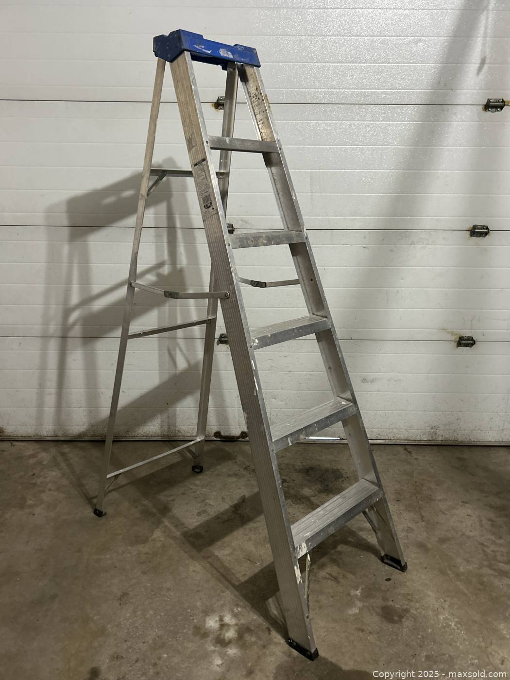 Re Ladder 6ft Aluminum Folding Step Ladder | Maxsold