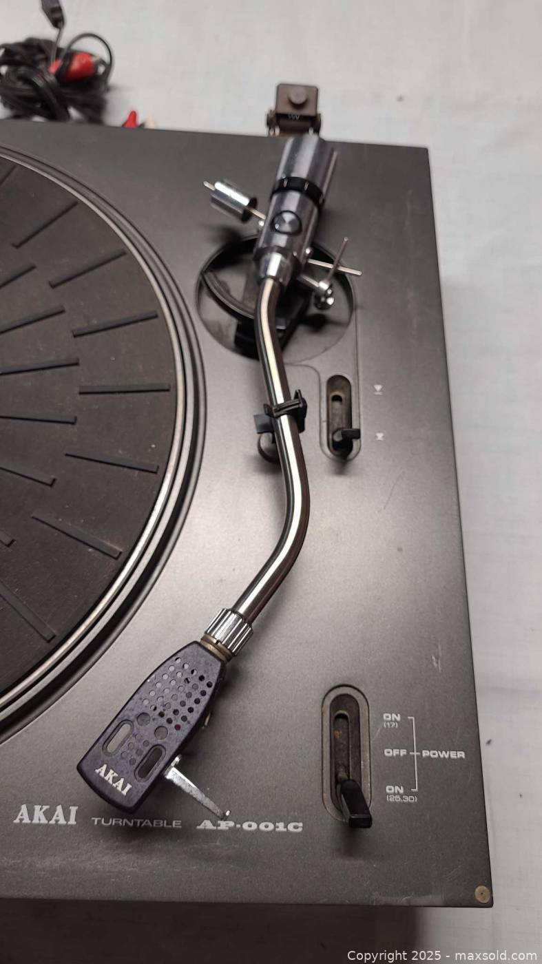 Akai AP-001C Turntable | Maxsold
