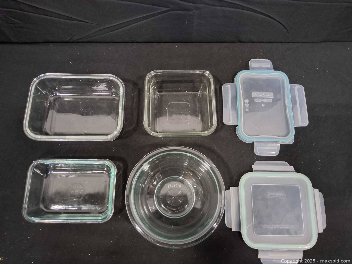 Glass food storage containers with clasp lids | Maxsold