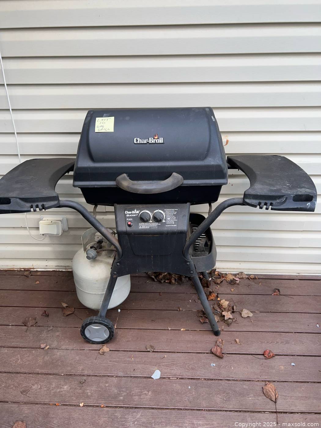 Char-Broil Quickset two-burner gas grill | Maxsold