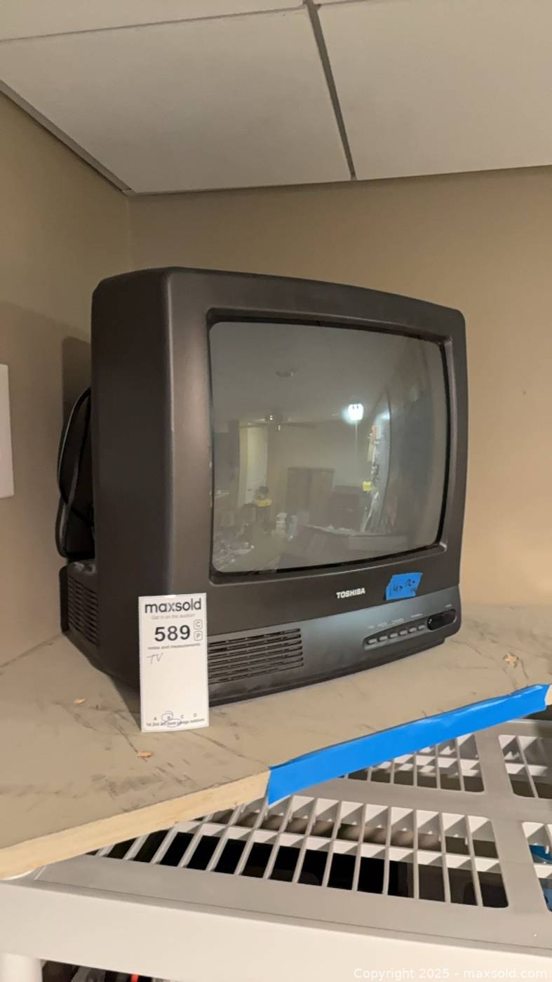 Toshiba 14" CRT Television | Maxsold