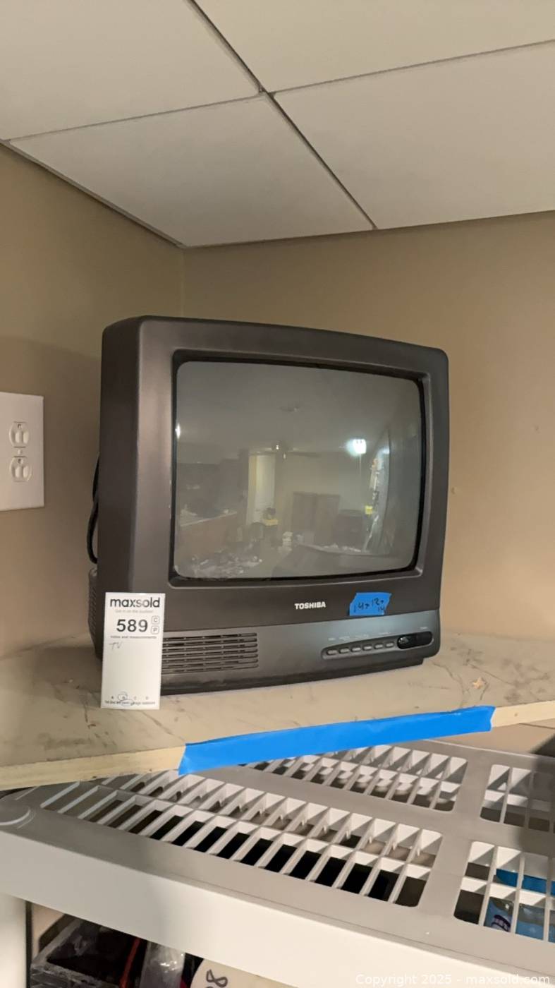 Toshiba 14" CRT Television | Maxsold