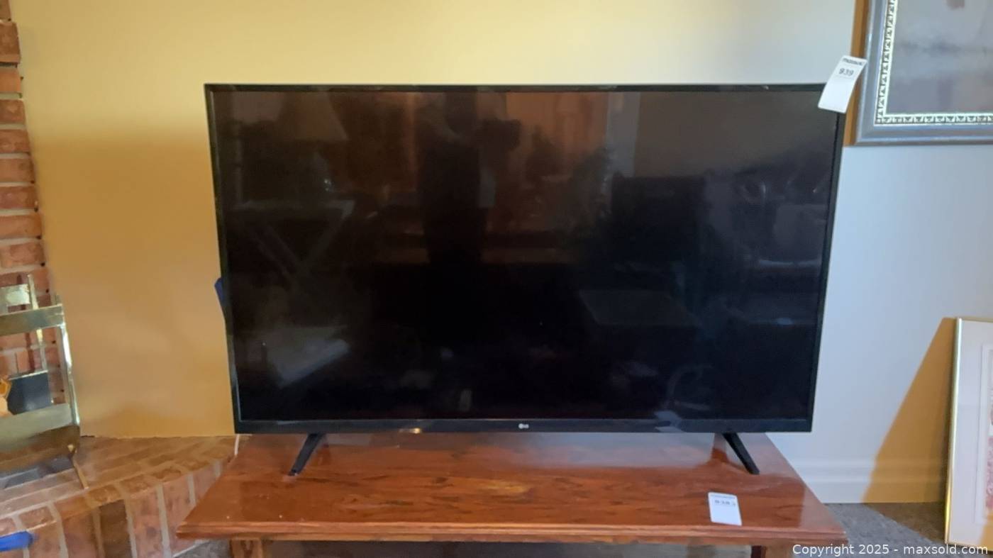 LG 55UJ6200 56-inch LED TV | Maxsold
