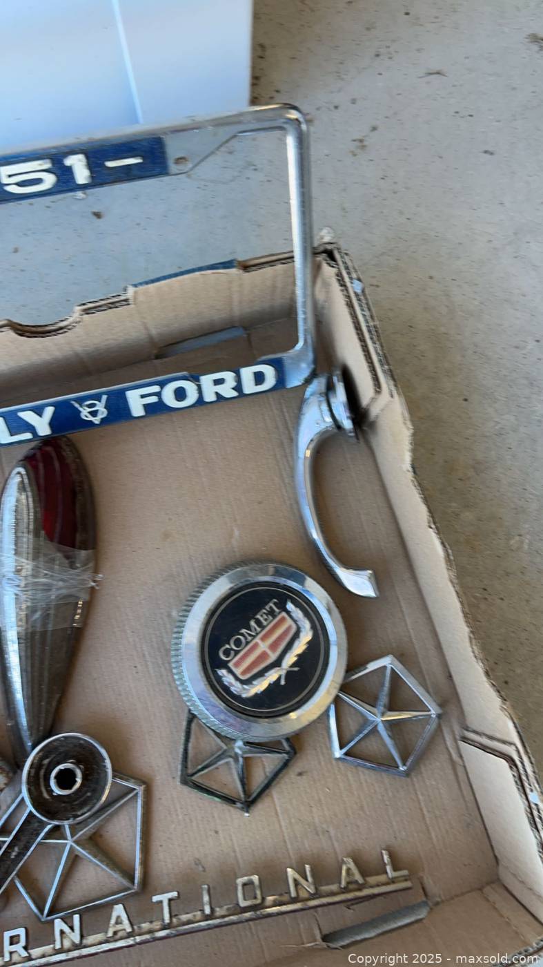 Mixed Vintage Car Emblems & Parts | Maxsold