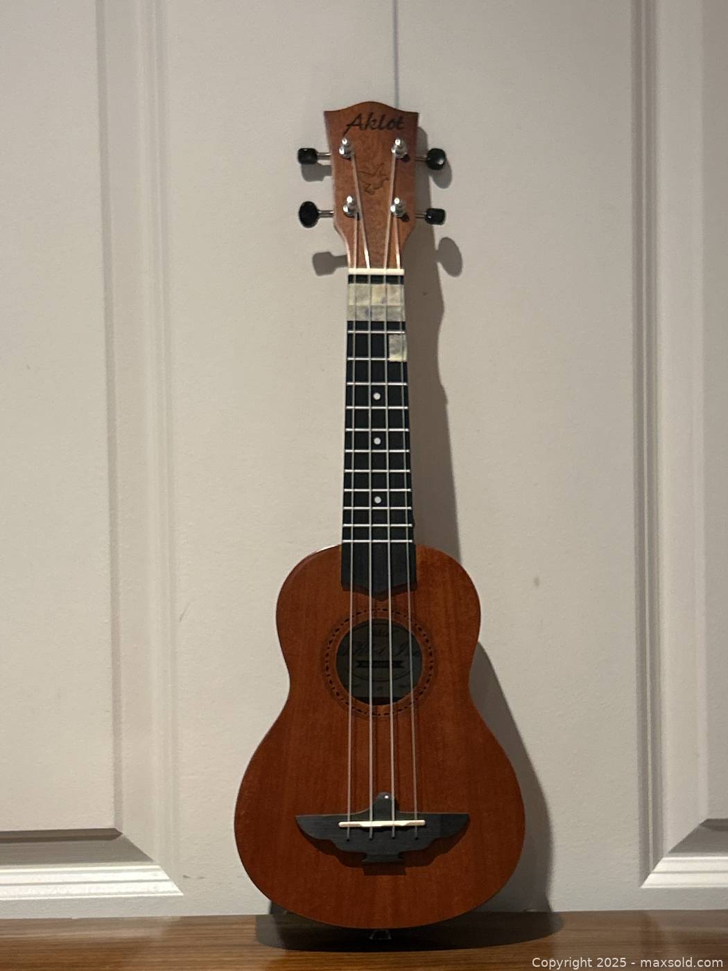 Aklot AKS21 Soprano Ukulele with Case | Maxsold