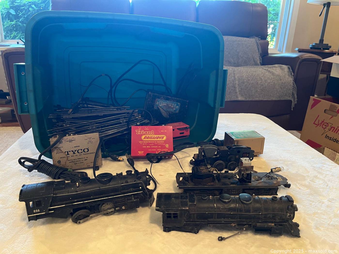 Lionel steam locomotives, caboose, track, 2 transformers | Maxsold