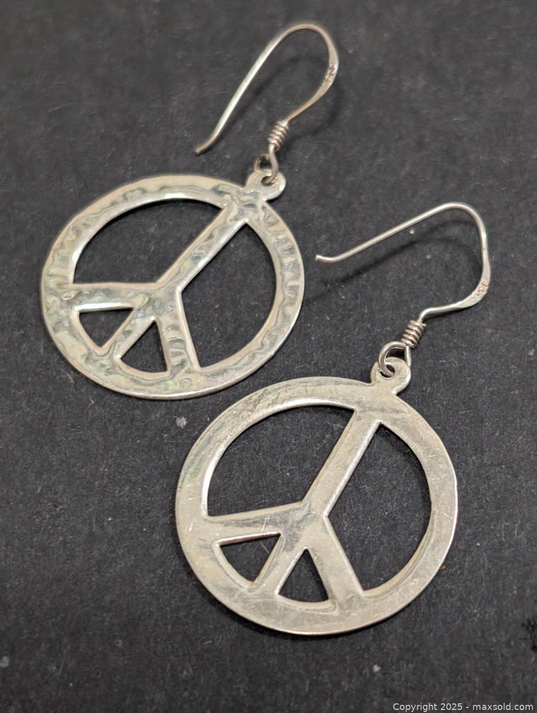 Earring Signs Silver peace sign dangle earrings 3.48g | Maxsold