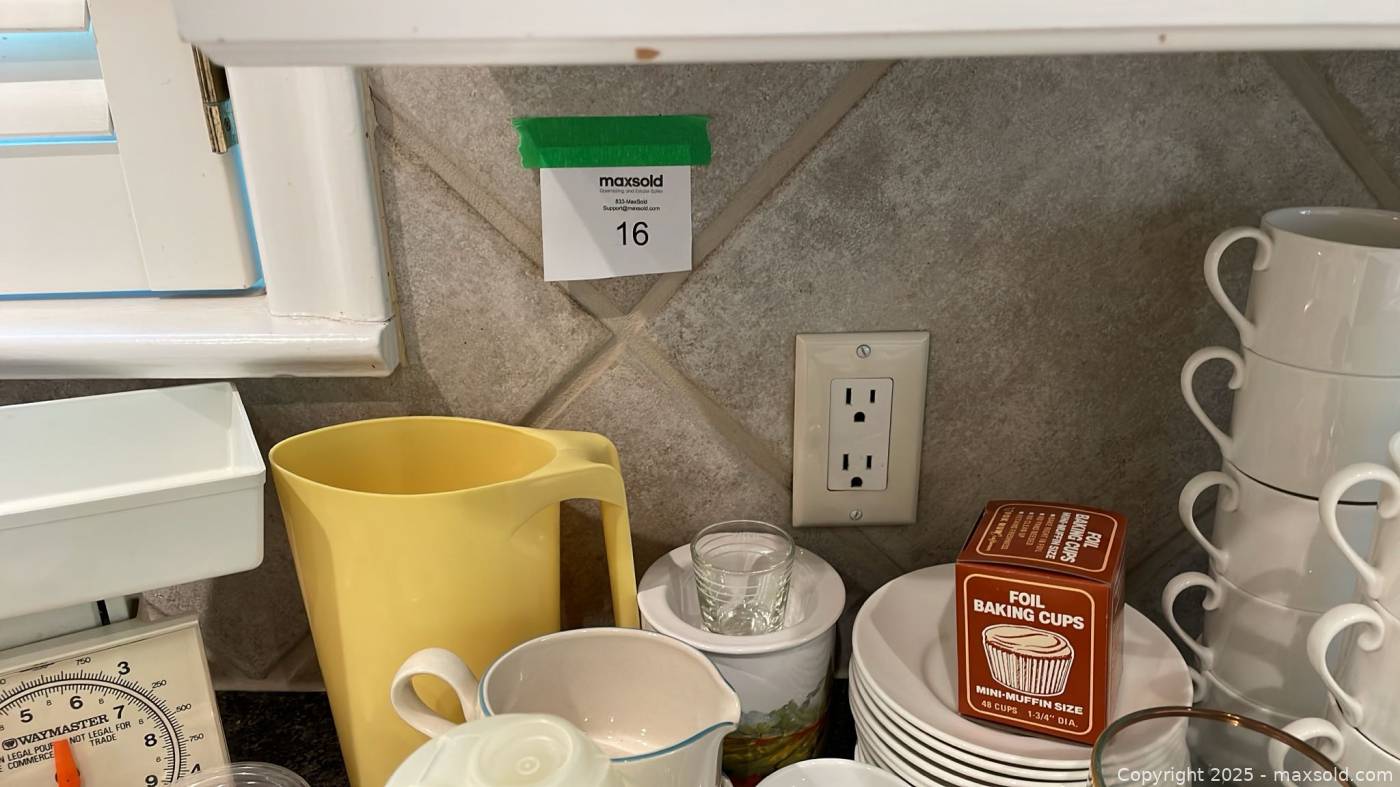 Mixed kitchenware lot 29-piece | Maxsold