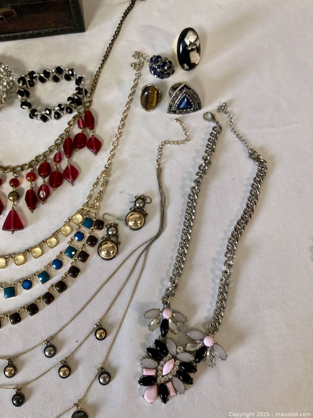 Lot De Bracelets Rétro Argentés Fantaisie – Bijoux Costume, Métal, état Correct, Ensemble Bon état