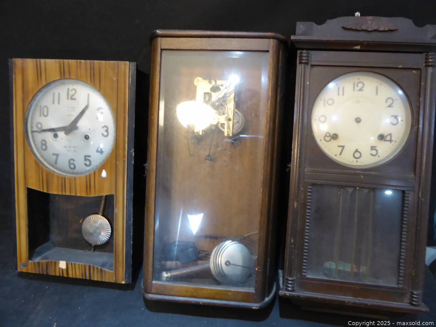 Vintage Japanese wall clocks | Maxsold