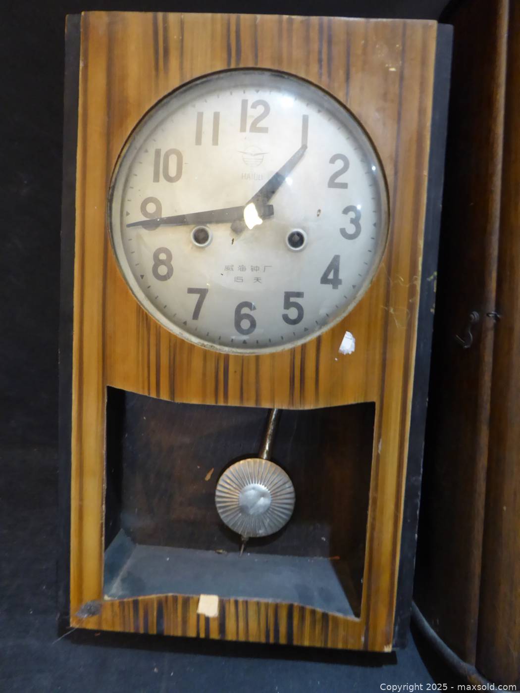Vintage Japanese wall clocks | Maxsold