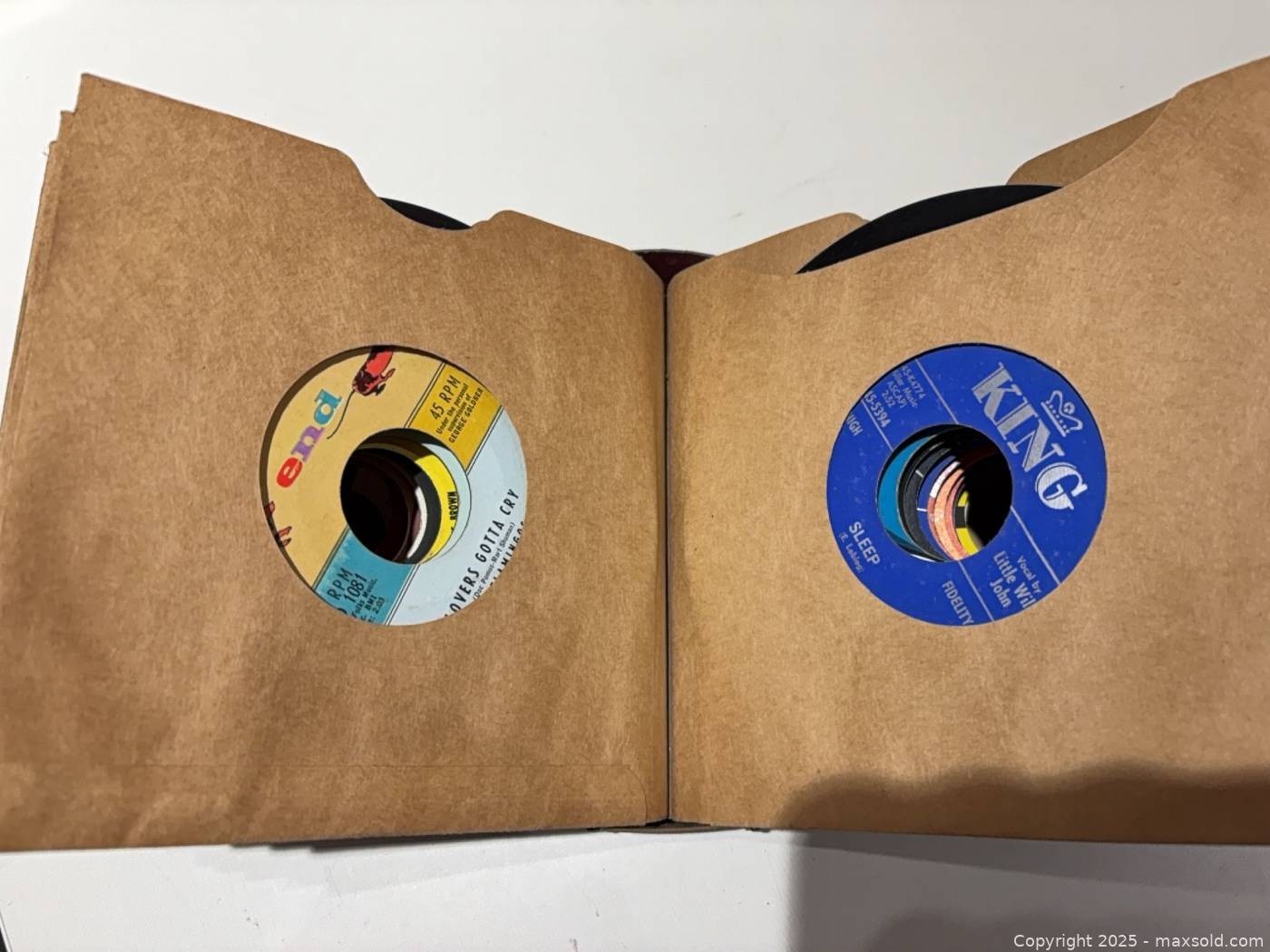 78 RPM Records & 45 RPM Album Binders | Maxsold