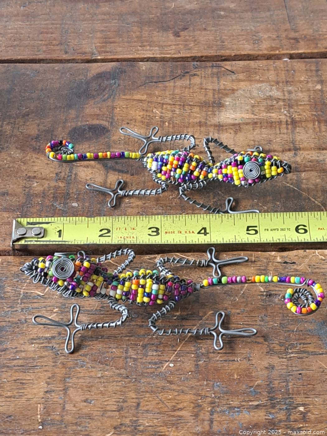 Pair of beaded wire lizard figurines | Maxsold