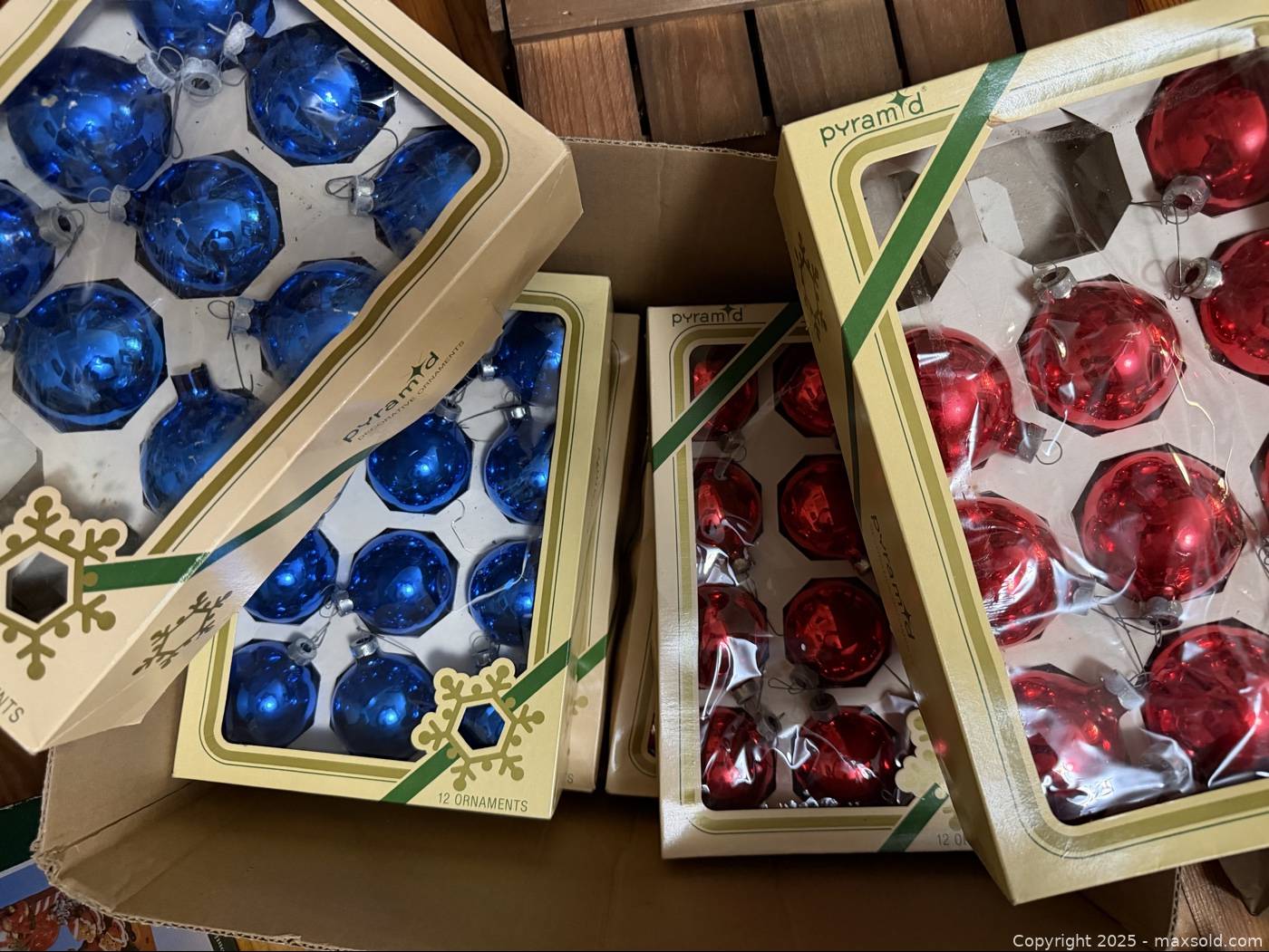 Boîte d'assortiment de 12 Boules et Ornements de Noël Flocon | Santa’s Boîte d'assortiment de 12 Boules et Ornements de Noël Flocon | Santa’s