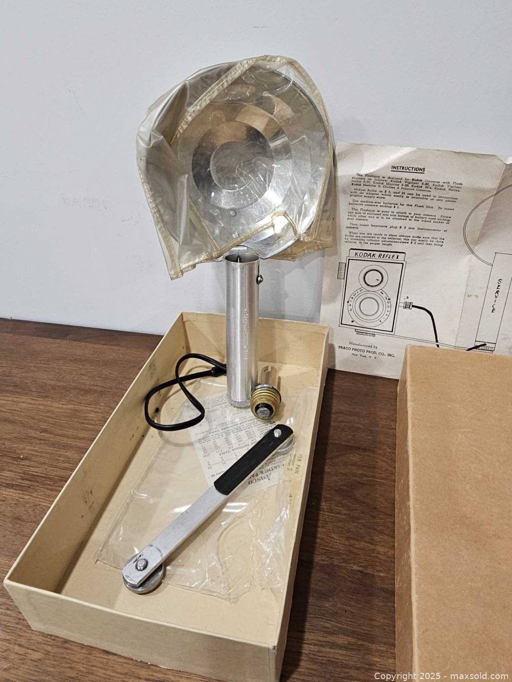 Service Photo Product flash unit set | Maxsold