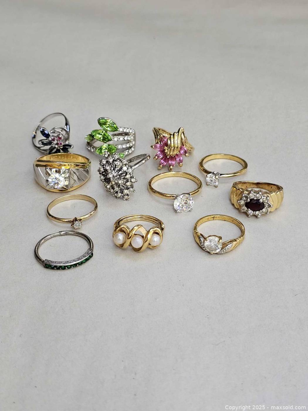 Vintage assorted ring lot 12 pieces | Maxsold