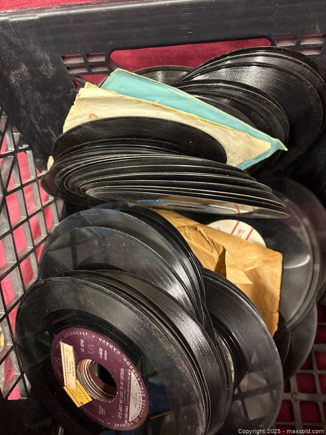 15–30 assorted 7-inch vinyl 45 RPM singles | Maxsold