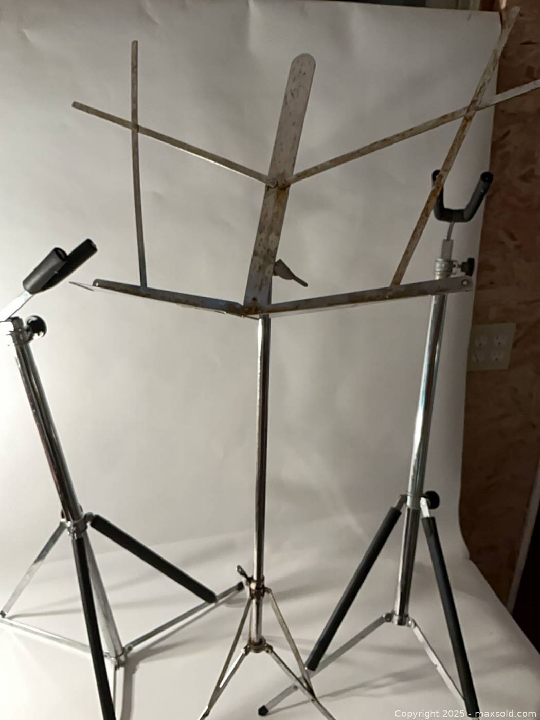 Set of 3 metal adjustable support stands | Maxsold