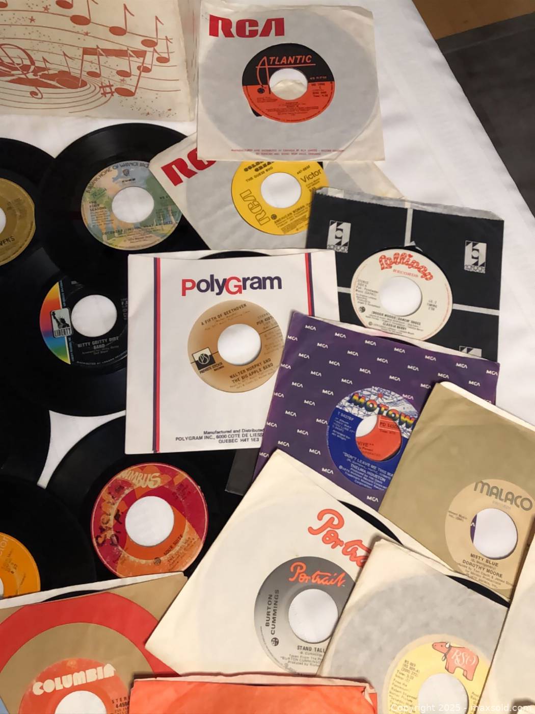 45 Rpm Columbia Storage Box Vintage 45 RPM singles and storage box | Maxsold