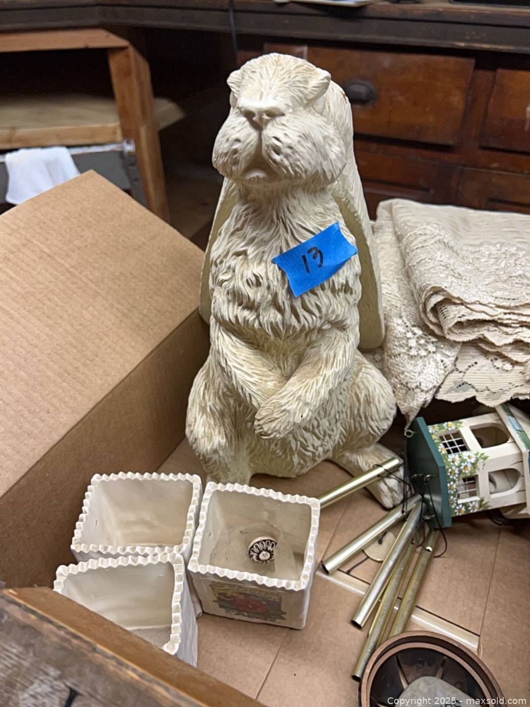 Garden lighting kit, tiki oil, planters, hat, rabbit figurine, wind ...