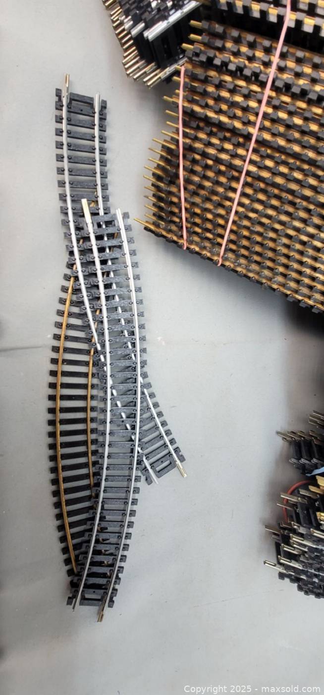 Approx. 175 HO scale model railroad track | Maxsold