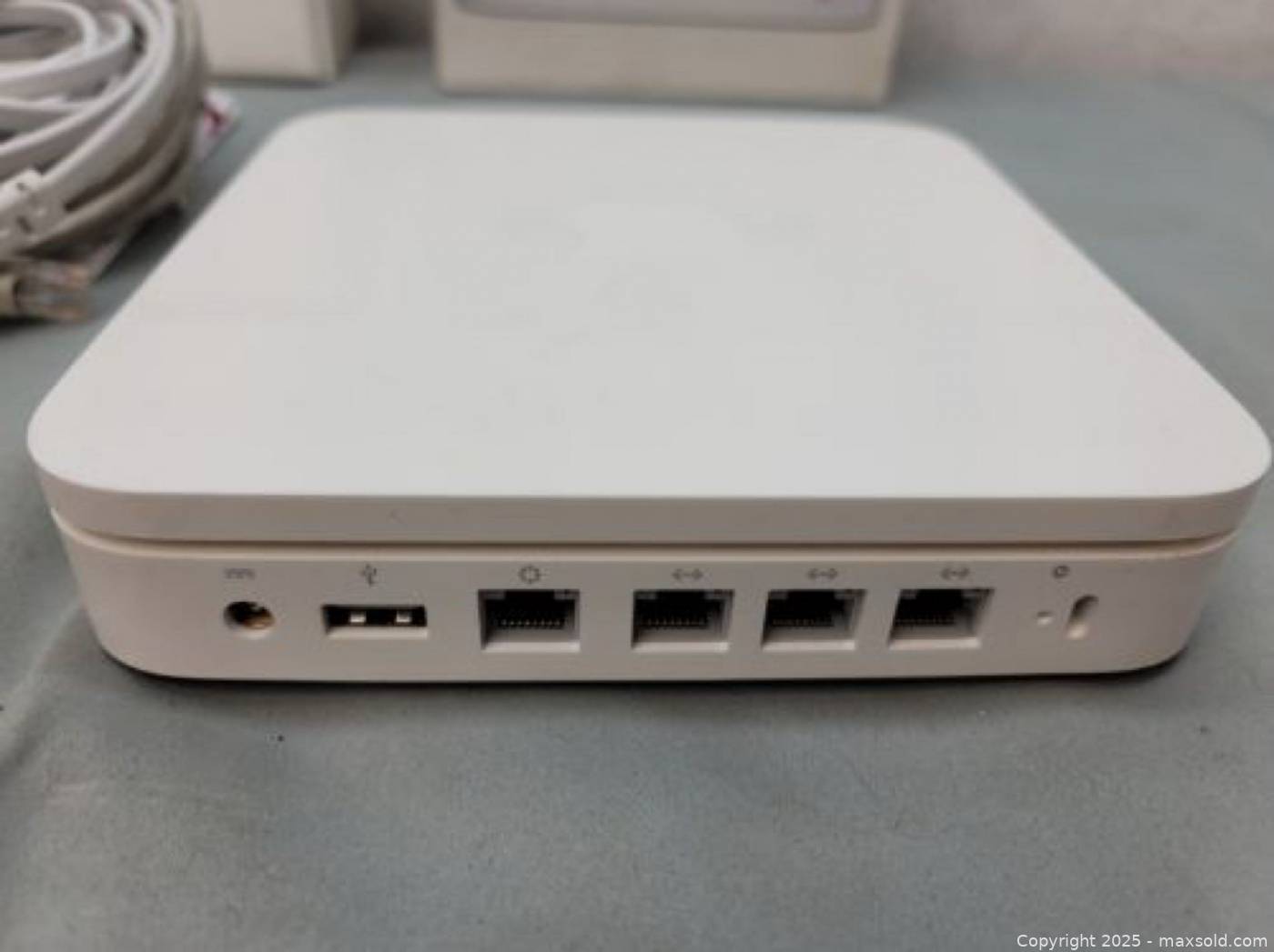 Latest Apple Router Apple AirPort Extreme 802.11n Wi-Fi Router with Power Supply & Box ...