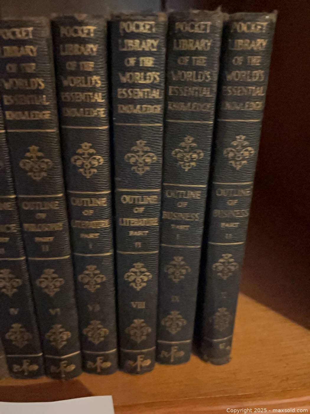 Pocket Library Definition Nine Pocket Library of World's Essential Knowledge volumes | Maxsold