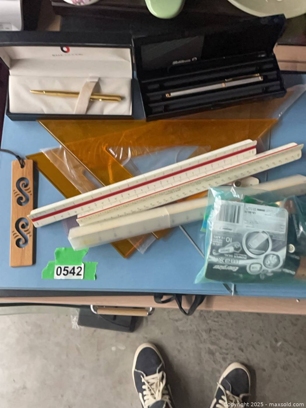 Drafting rulers, set squares, two boxed pens, batteries, portfolio case ...