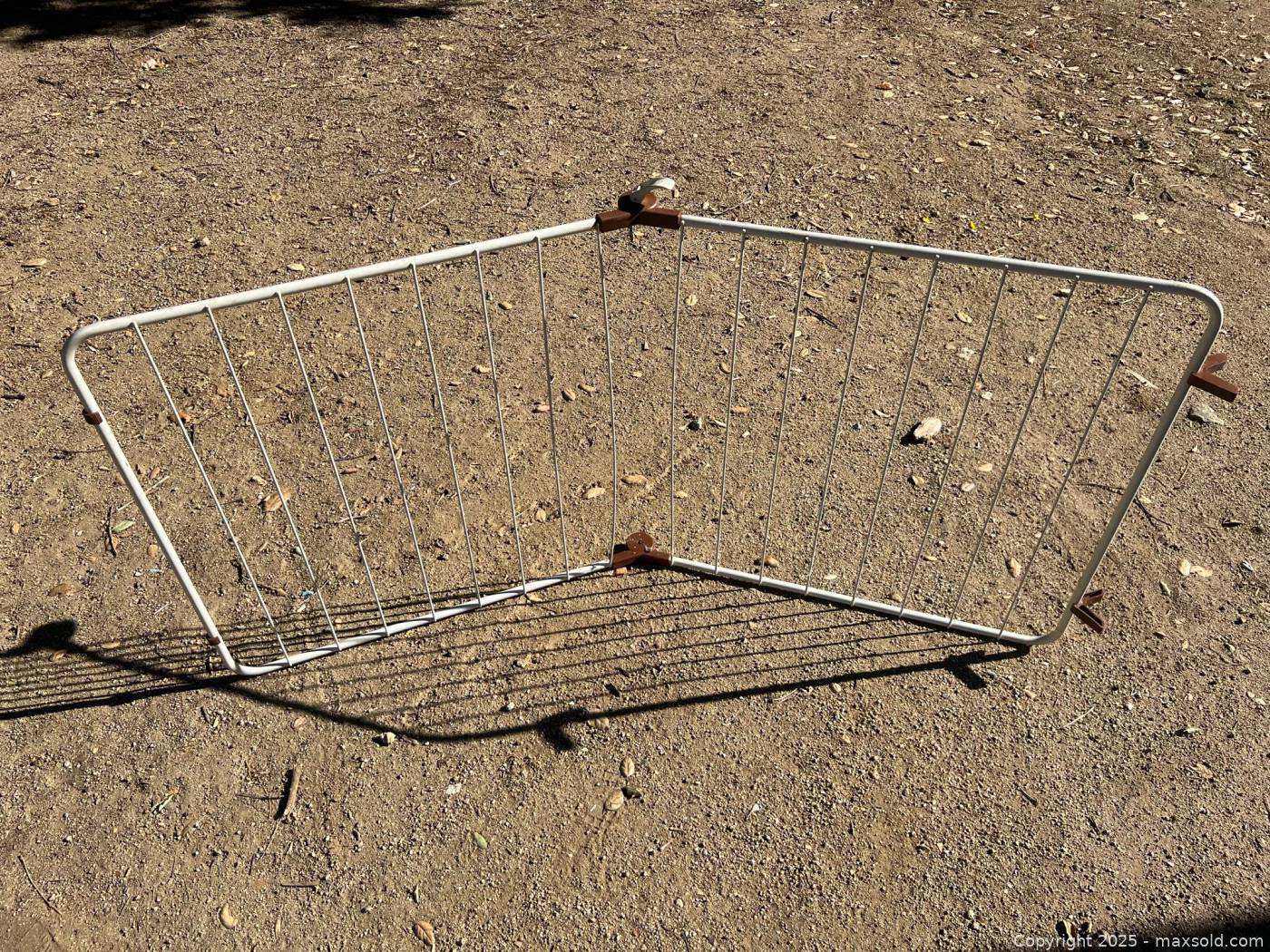 Metal foldable drying rack | Maxsold